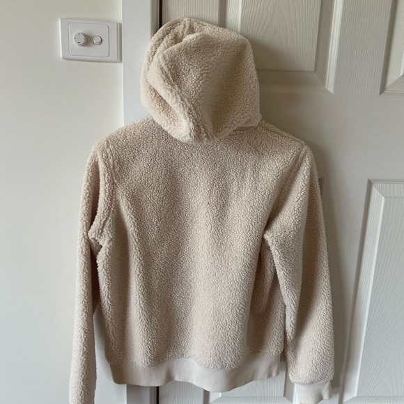 UNIQLO fluffy zip up jumper - Picture 3 of 3